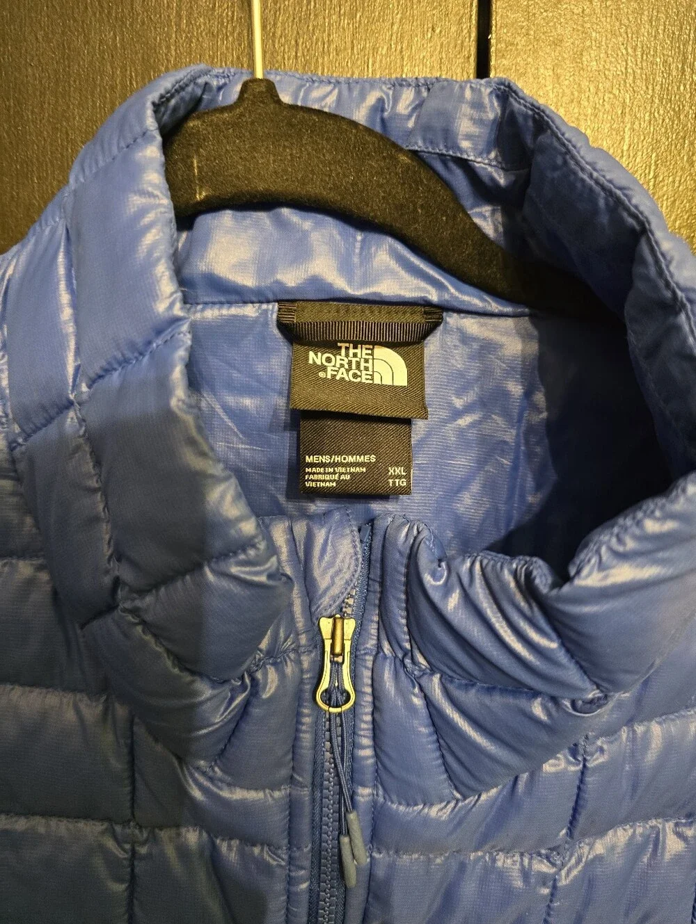 The North Face Men's Thermoball Quilted Vest w/ a full-zip front closure  XXL